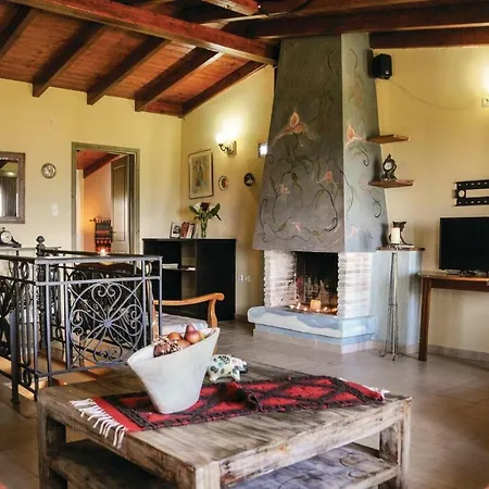 Two-bedroom In Avlida Apartamento